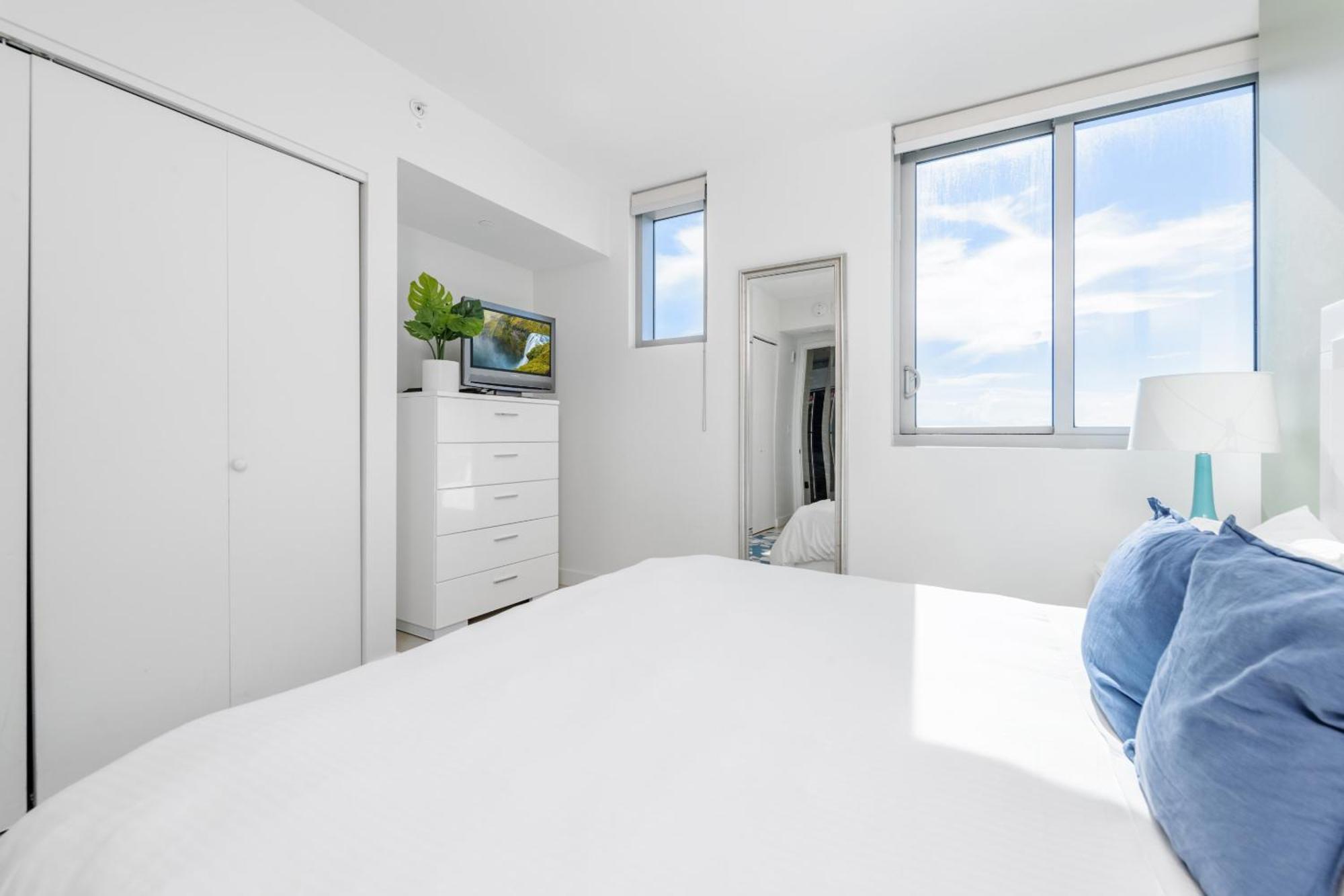 Bluebird Suites Monte Carlo Маями Бийч Стая снимка